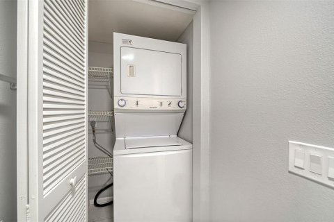 Condo in Sarasota, Florida, 2 bedrooms  № 2359120 - photo 25