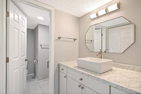 Condo in Sarasota, Florida, 2 bedrooms  № 2359120 - photo 22