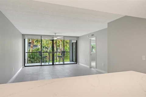 Condo in Sarasota, Florida, 2 bedrooms  № 2359120 - photo 19