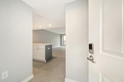 Condo in Sarasota, Florida, 2 bedrooms  № 2359120 - photo 4