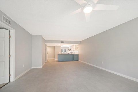 Condo in Sarasota, Florida, 2 bedrooms  № 2359120 - photo 11