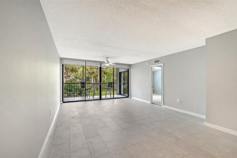 Condo in Sarasota, Florida, 2 bedrooms  № 2359120 - photo 7