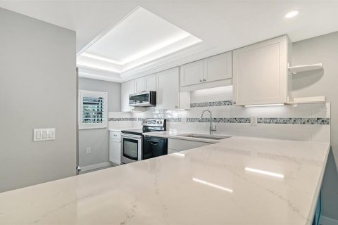 Condo in Sarasota, Florida, 2 bedrooms  № 2359120 - photo 14