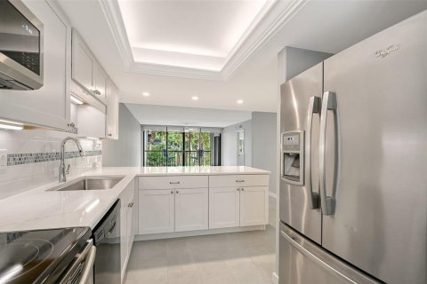 Condo in Sarasota, Florida, 2 bedrooms  № 2359120 - photo 18