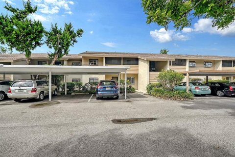 Condo in Sarasota, Florida, 2 bedrooms  № 2359120 - photo 2