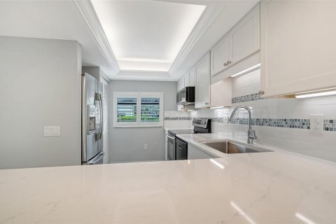 Condo in Sarasota, Florida, 2 bedrooms  № 2359120 - photo 15