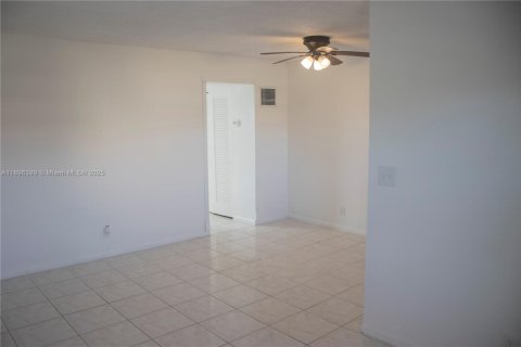 Copropriété à vendre à Hollywood, Floride: 1 chambre, 47.38 m2 № 1948425 - photo 8