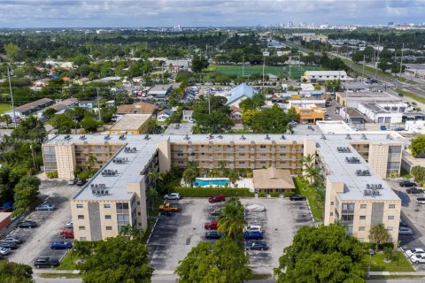 Copropriété à vendre à Hollywood, Floride: 1 chambre, 47.38 m2 № 1948425 - photo 4