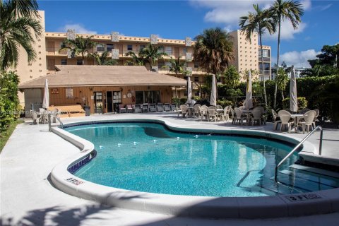 Condominio en venta en Hollywood, Florida, 1 dormitorio, 47.38 m2 № 1948425 - foto 17