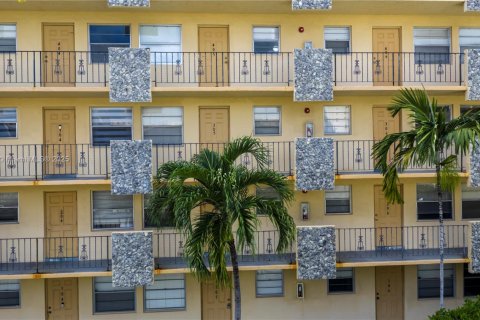 Copropriété à vendre à Hollywood, Floride: 1 chambre, 47.38 m2 № 1948425 - photo 1