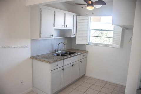 Copropriété à vendre à Hollywood, Floride: 1 chambre, 47.38 m2 № 1948425 - photo 15