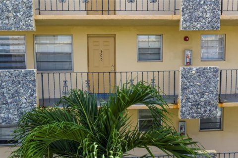 Copropriété à vendre à Hollywood, Floride: 1 chambre, 47.38 m2 № 1948425 - photo 2