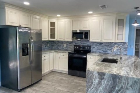 Casa en alquiler en Belleair Beach, Florida, 3 dormitorios, 100.52 m2 № 1676982 - foto 3