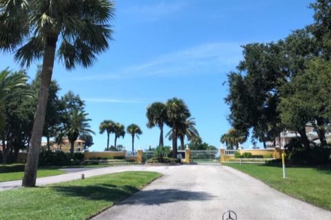 House in Port Richey, Florida 4 bedrooms, 455.69 sq.m. № 1776915 - photo 24