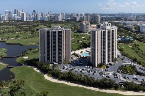 Condominio en alquiler en Aventura, Florida, 2 dormitorios, 105.72 m2 № 909040 - foto 1
