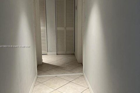 Condo in Dania Beach, Florida, 2 bedrooms  № 1932910 - photo 10