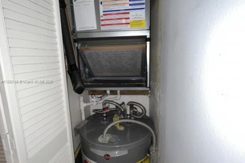 Condo in Dania Beach, Florida, 2 bedrooms  № 1932910 - photo 6