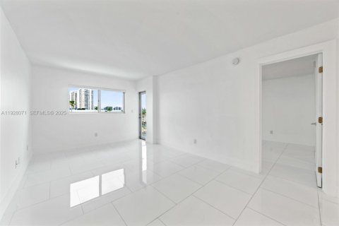 Condominio en alquiler en North Miami Beach, Florida, 1 dormitorio, 51.84 m2 № 1986802 - foto 12