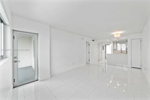 Condominio en alquiler en North Miami Beach, Florida, 1 dormitorio, 51.84 m2 № 1986802 - foto 13