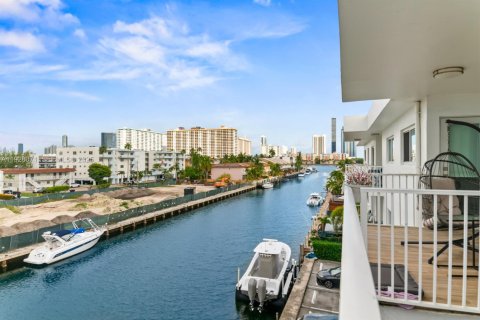 Condominio en alquiler en North Miami Beach, Florida, 1 dormitorio, 51.84 m2 № 1986802 - foto 16