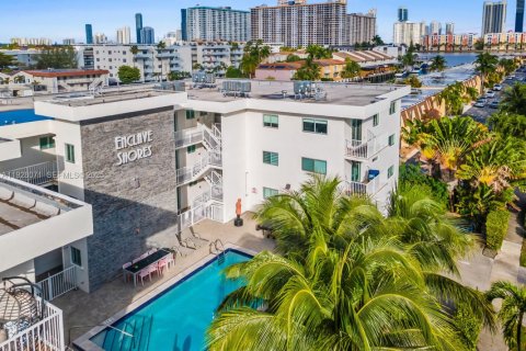 Condominio en North Miami Beach, Florida, 1 dormitorio  № 1986802
