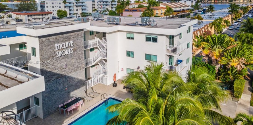 Condominio en North Miami Beach, Florida, 1 dormitorio  № 1986802