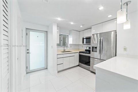 Condominio en alquiler en North Miami Beach, Florida, 1 dormitorio, 51.84 m2 № 1986802 - foto 6