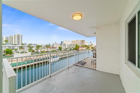 Condominio en alquiler en North Miami Beach, Florida, 1 dormitorio, 51.84 m2 № 1986802 - foto 14