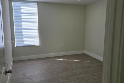 Снять в аренду кондоминиум в Майами, Флорида 2 спальни, 89.93м2, № 1954843 - фото 14