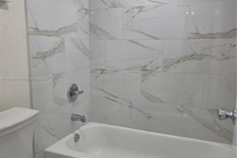 Снять в аренду кондоминиум в Майами, Флорида 2 спальни, 89.93м2, № 1954843 - фото 28