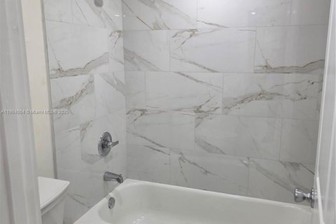 Снять в аренду кондоминиум в Майами, Флорида 2 спальни, 89.93м2, № 1954843 - фото 26