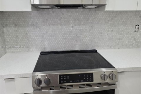 Снять в аренду кондоминиум в Майами, Флорида 2 спальни, 89.93м2, № 1954843 - фото 6