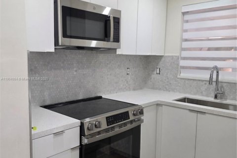 Снять в аренду кондоминиум в Майами, Флорида 2 спальни, 89.93м2, № 1954843 - фото 5