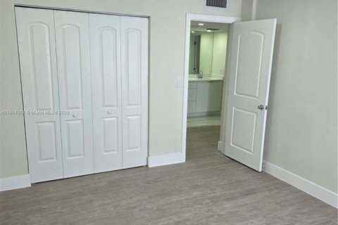 Снять в аренду кондоминиум в Майами, Флорида 2 спальни, 89.93м2, № 1954843 - фото 16