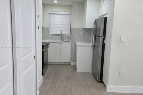 Снять в аренду кондоминиум в Майами, Флорида 2 спальни, 89.93м2, № 1954843 - фото 3