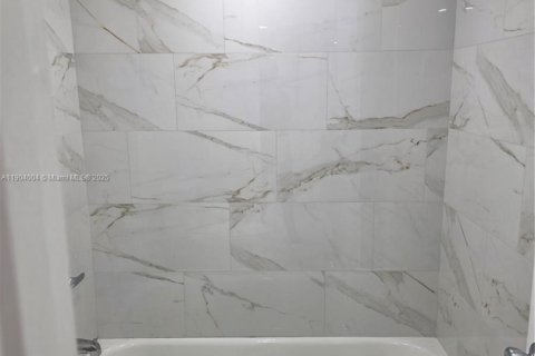 Снять в аренду кондоминиум в Майами, Флорида 2 спальни, 89.93м2, № 1954843 - фото 27