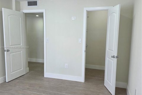Снять в аренду кондоминиум в Майами, Флорида 2 спальни, 89.93м2, № 1954843 - фото 20