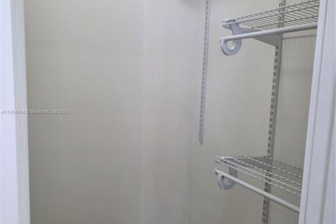 Снять в аренду кондоминиум в Майами, Флорида 2 спальни, 89.93м2, № 1954843 - фото 21