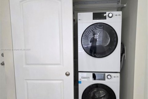 Снять в аренду кондоминиум в Майами, Флорида 2 спальни, 89.93м2, № 1954843 - фото 8