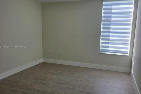 Снять в аренду кондоминиум в Майами, Флорида 2 спальни, 89.93м2, № 1954843 - фото 24