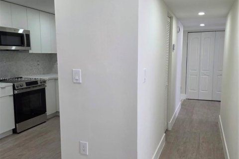 Снять в аренду кондоминиум в Майами, Флорида 2 спальни, 89.93м2, № 1954843 - фото 11