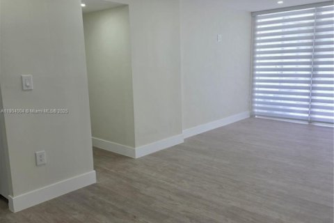 Снять в аренду кондоминиум в Майами, Флорида 2 спальни, 89.93м2, № 1954843 - фото 1