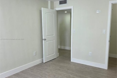 Снять в аренду кондоминиум в Майами, Флорида 2 спальни, 89.93м2, № 1954843 - фото 19
