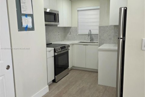 Снять в аренду кондоминиум в Майами, Флорида 2 спальни, 89.93м2, № 1954843 - фото 4