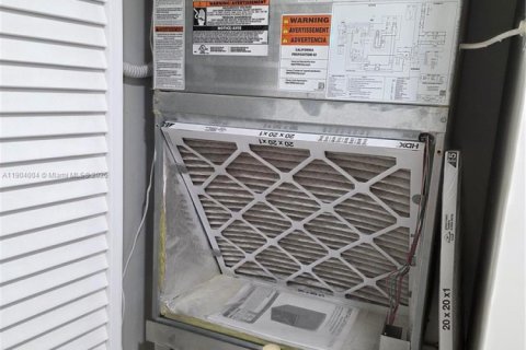 Снять в аренду кондоминиум в Майами, Флорида 2 спальни, 89.93м2, № 1954843 - фото 13