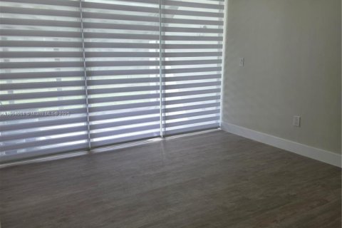 Снять в аренду кондоминиум в Майами, Флорида 2 спальни, 89.93м2, № 1954843 - фото 2