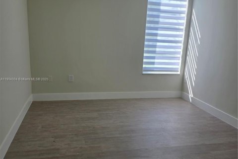 Снять в аренду кондоминиум в Майами, Флорида 2 спальни, 89.93м2, № 1954843 - фото 23