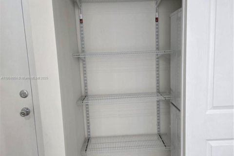 Снять в аренду кондоминиум в Майами, Флорида 2 спальни, 89.93м2, № 1954843 - фото 9