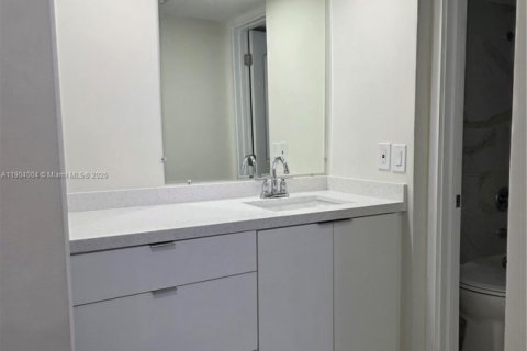 Снять в аренду кондоминиум в Майами, Флорида 2 спальни, 89.93м2, № 1954843 - фото 30