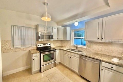 House in Orlando, Florida 3 bedrooms, 107.95 sq.m. № 2398862 - photo 6